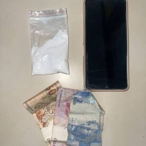 Homem tenta escapar de policiais da CETO, mas é alcançado e detido com cocaína em Conceição do Coité