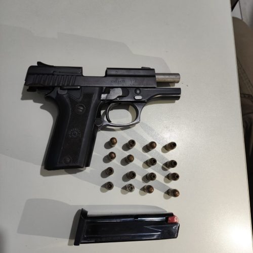 Discussão por acesso ao WhatsApp termina com mulher ferida e arma apreendida em Serrinha