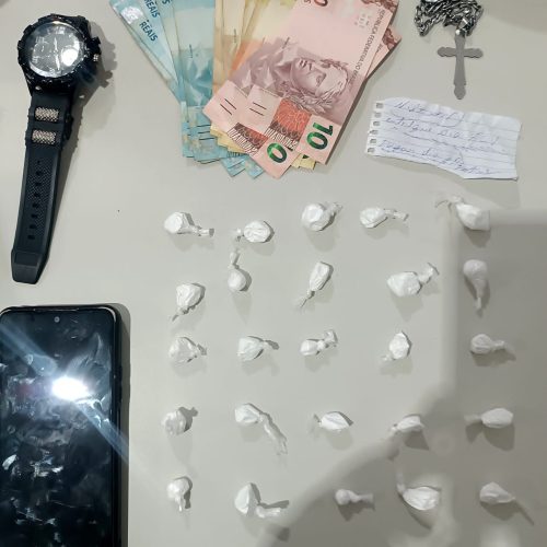 Policiais militares da CETO flagram homem com 25 porções de cocaína no bairro Casas Populares em Conceição do Coité