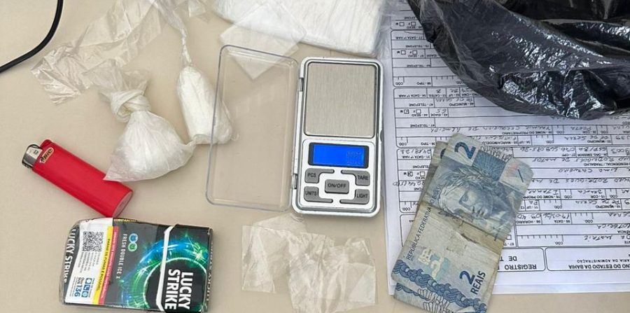 Policiais militares da CETO prendem suspeito em flagrante por tráfico de drogas próximo à rodoviária de Conceição do Coité