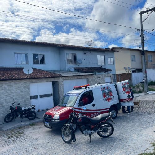 Mototaxista e passageira ficam feridos após cachorro atravessar à frente da moto no bairro Casas Populares em Conceição do Coité