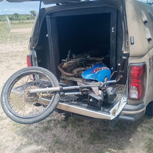 Motocicleta suspeita de envolvimento em assaltos é encontrada abandonada na zona rural de Conceição do Coité