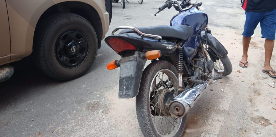PM apreende moto sem placa e sem chassi no bairro Açudinho em Conceição do Coité