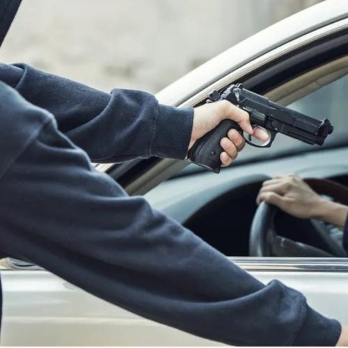 Casal é abordado por criminosos armados e tem carro e pertences roubados em Teofilândia