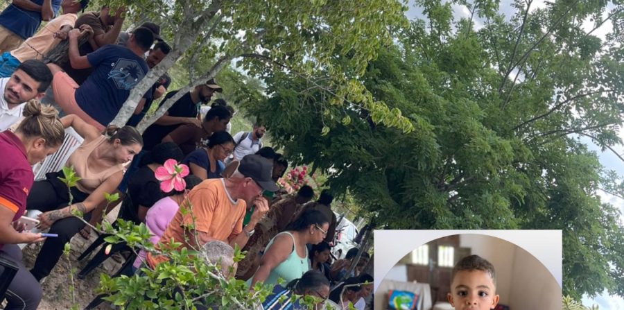 Desespero e dor marcam velório e sepultamento de criança de 3 anos afogada em tanque na zona rural de Conceição do Coité; mãe clamava a Deus para ter o filho de volta