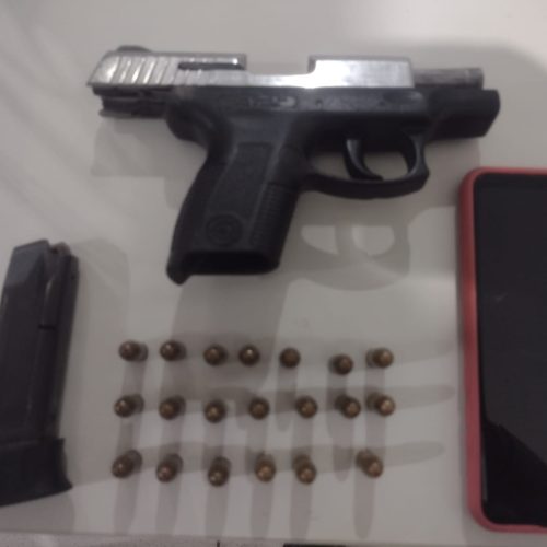 Suspeito pula ponte durante fuga da PM, é capturado armado e tinha mandado de prisão por tentativa de homicídio em Serrinha