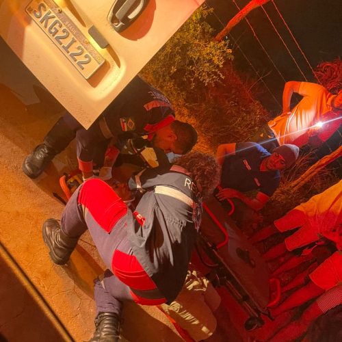 Colisão entre motocicletas deixa dois feridos no distrito de Juazeirinho em Conceição do Coité; uma das vítimas foi transferida com fratura exposta