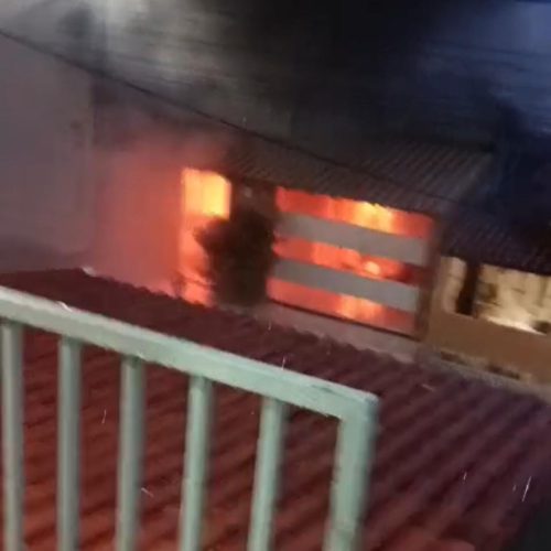 Suspeita de curto-circuito em ar-condicionado destrói parte de residência no distrito de Bandiaçu, em Conceição do Coité; ninguém ficou ferido