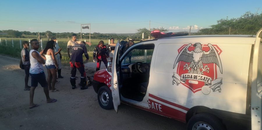 Colisão entre moto e carro deixa mulher ferida na zona rural de Conceição do Coité