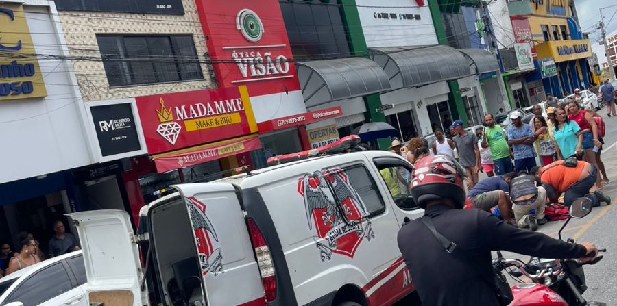 Motociclista fica ferido após colisão com carro no centro de Conceição do Coité
