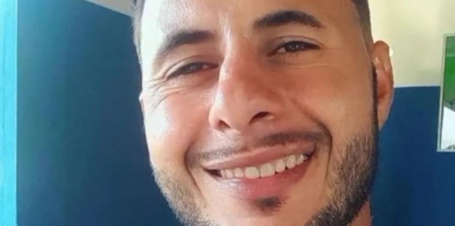 Homem é executado a tiros em quadra esportiva no centro de Tucano