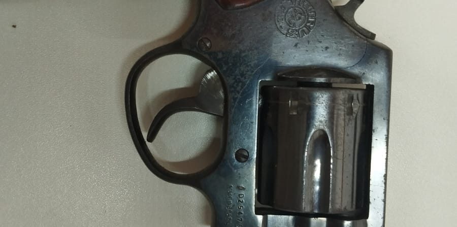 Suspeito foge da PM e abandona revólver durante perseguição  em Araci