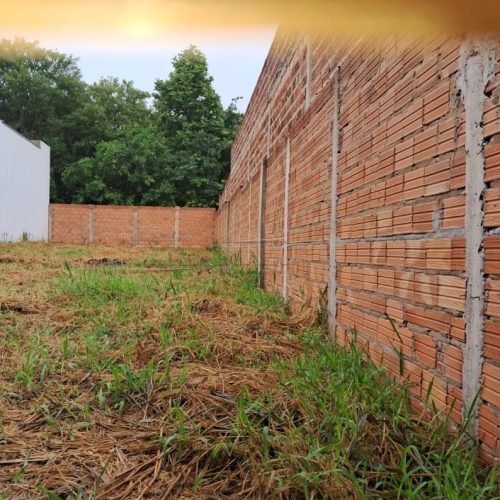 Suspeito saca arma e ameaça homem durante conflito por compra e venda de terreno em Candeal