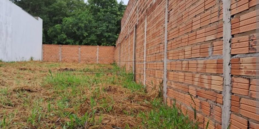 Suspeito saca arma e ameaça homem durante conflito por compra e venda de terreno em Candeal