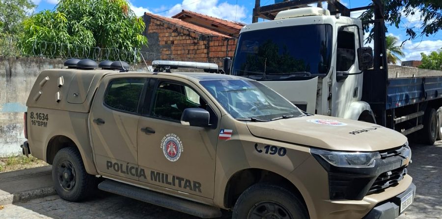 Caminhão roubado é encontrado em curral suíno na zona rural de Teofilândia