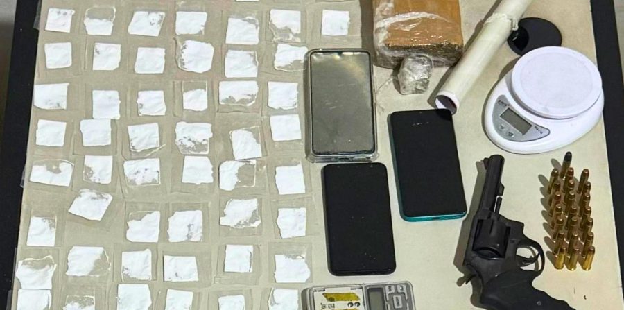 Homem procurado por homicídio é capturado com cocaína, maconha e revólver em Nordestina