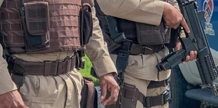 Irmãos gêmeos são presos após agredirem policiais militares com socos durante abordagem em Serrinha