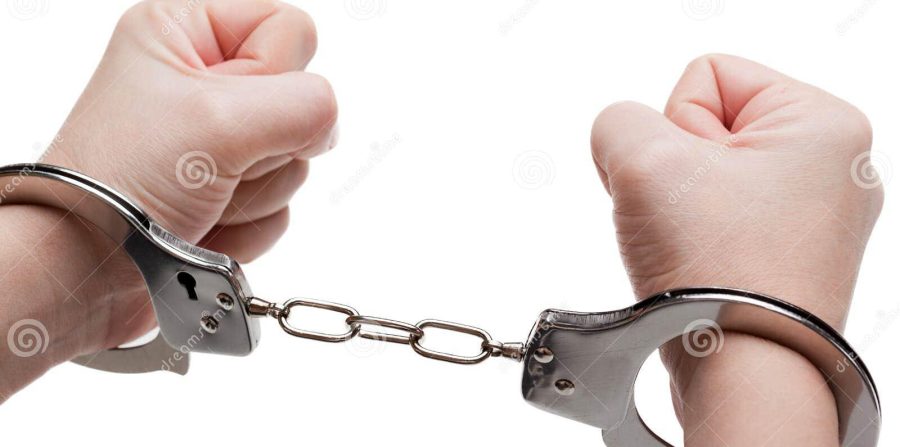 Homem é preso por descumprir medida protetiva e acusar ex companheira de usar drogas na frente da filha em Santa Bárbara; Conselho Tutelar não encontra irregularidades