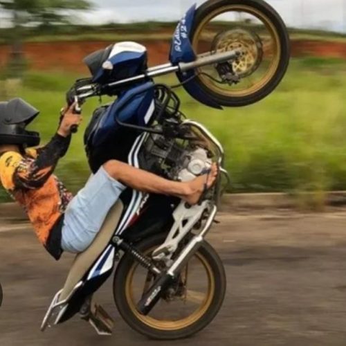 Deu ruim!  Jovem sem CNH cai ao dar “grau” com moto na frente de veículo de subtenente da PM em Conceição do Coité