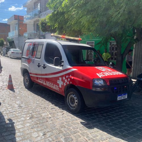 Óleo derramado na pista provoca queda de motociclista em frente à rodoviária de Conceição do Coité