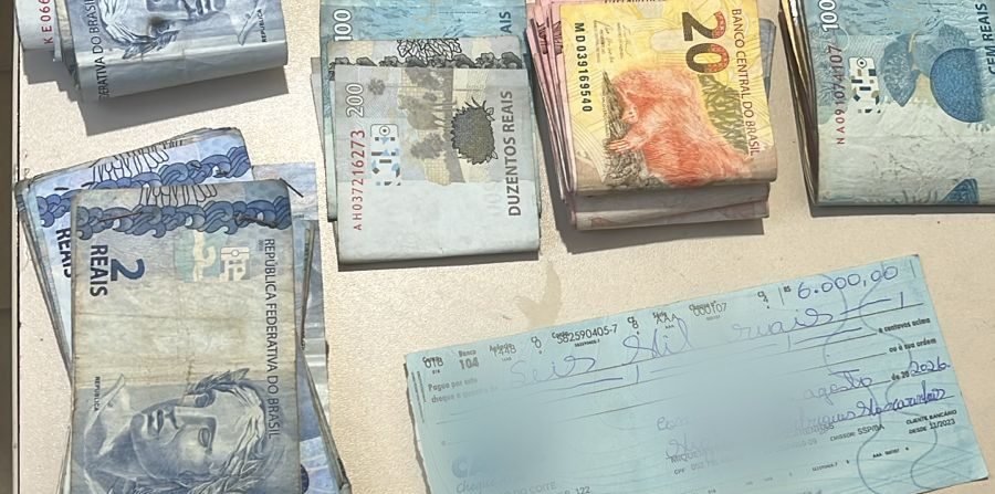 Retirolândia: idoso de 67 anos é  preso com droga,  quase R$ 5 mil e durante abordagem, celular toca com pedido: “Separa 50!”