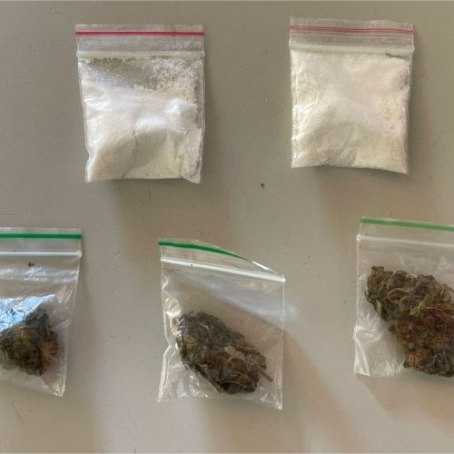 Suspeito abandona drogas e foge ao perceber viatura em Retirolândia