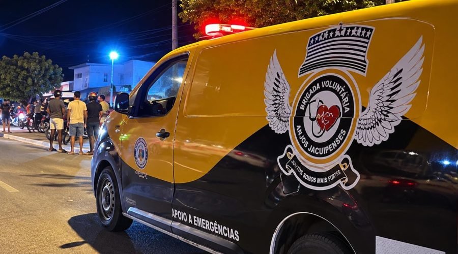 Adolescente de 13 anos fica gravemente ferido após colisão entre carro e motocicleta em Riachão do Jacuípe