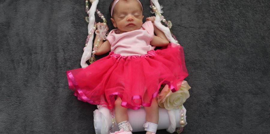 HEC realiza ensaio fotográfico em alusão ao Novembro Roxo e à causa da prematuridade