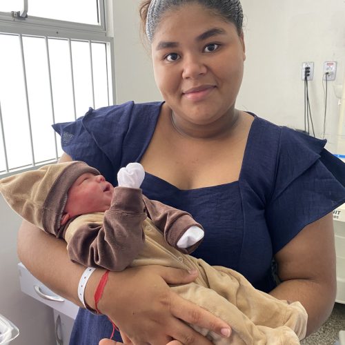 Ex-paciente oncológico do HEC celebra nascimento do primeiro filho e batiza criança em homenagem ao hospital