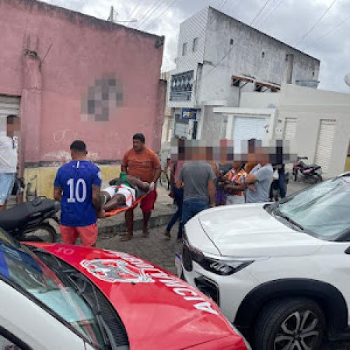 COITÉ – Motociclista fica ferido após batida entre carro e moto no cruzamento da rua Carijé