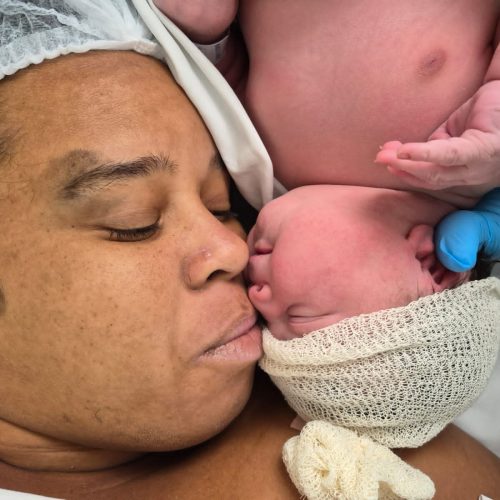 Nascimento de bebê da região sisaleira marca o primeiro parto de 2026 no HEC