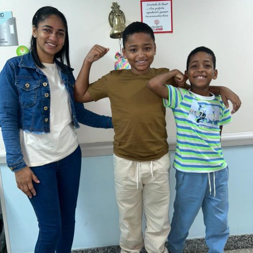 Serrinhense de apenas 10 anos vence leucemia e toca sino da cura do câncer após oito anos de tratamento; diagnóstico ocorreu aos 2 anos