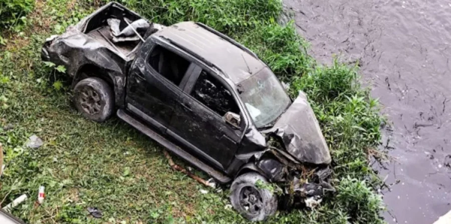 Empresário fica ferido após carro cair de ponte em Jacobina