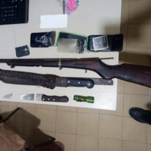 Homem é detido após ameaçar e perseguir companheira em Retirolândia