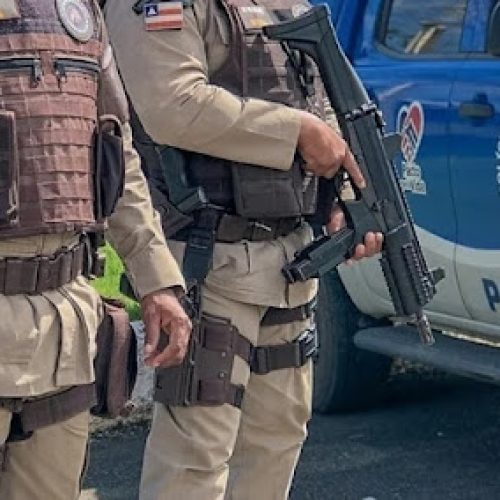Homem é conduzido à Delegacia por violência doméstica contra a própria mãe em Serrinha