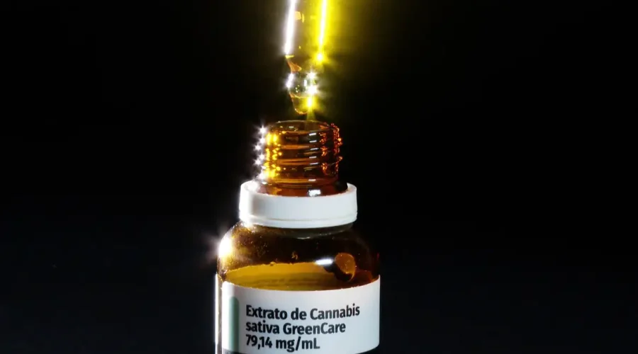 extrato_de_cannabis_e_utilizado_para_dores_fisicas_e_mentais