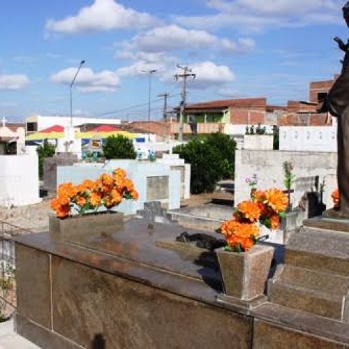 Feriado de Finados: Com trabalho humanizado, Pax Vida leva tenda com serviços aos familiares que visitam entes queridos em Conceição do Coité e cidades da região sisaleira