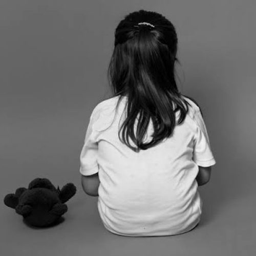 Criança de 2 anos é agredida pela própria mãe em Retirolândia, e caso mobiliza o Conselho Tutelar; pai afirma que suspeita interrompeu tratamento psiquiátrico