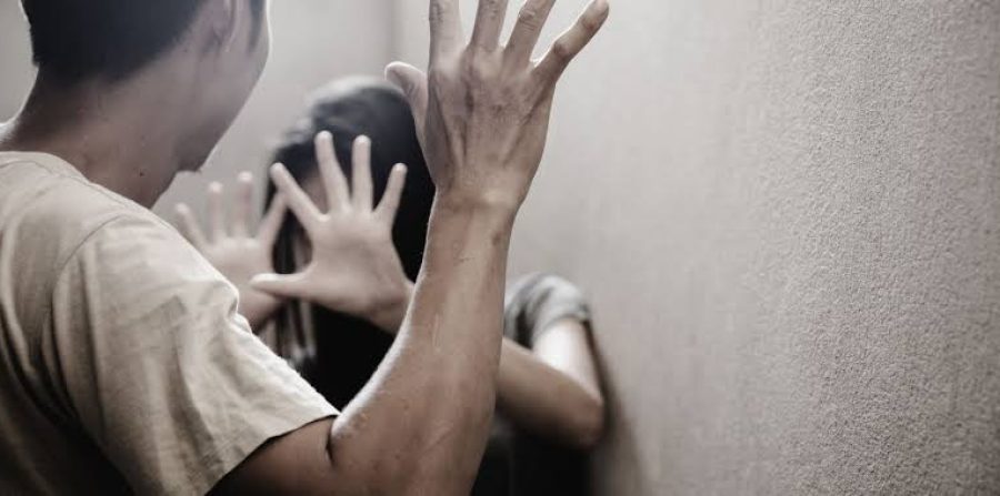 Adolescente dá entrada em hospital após ser agredida e ameaçada pelo próprio pai no centro de Retirolândia