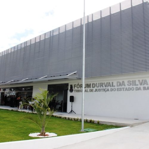 Tribunal do Júri em Conceição do Coité terá julgamento de PMs e casos de feminicídio. Confira o calendário!