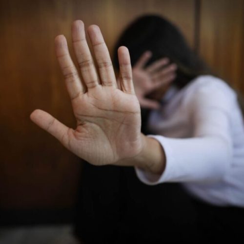 Ex inconformado com término ameaça mulher e tenta arrombar casa da ex sogra  em Conceição do Coité